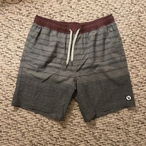 Vuori Kore Short - Grey Varied Stripe